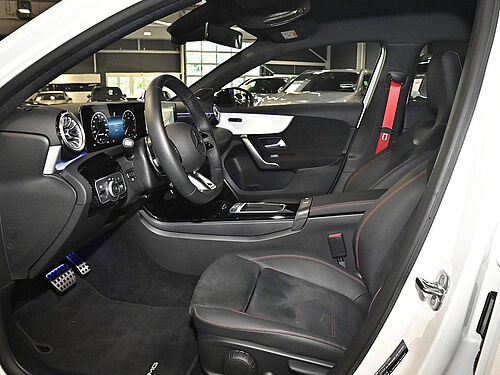 Braunschweig Mercedes-Benz A 35 Fahrzeugbild - 12