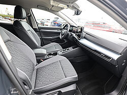 Menden Volkswagen Golf VIII Innenaufnahme Cockpit