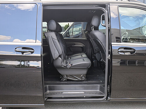 Paderborn NFZ Mercedes-Benz V 300 Innenaufnahme
